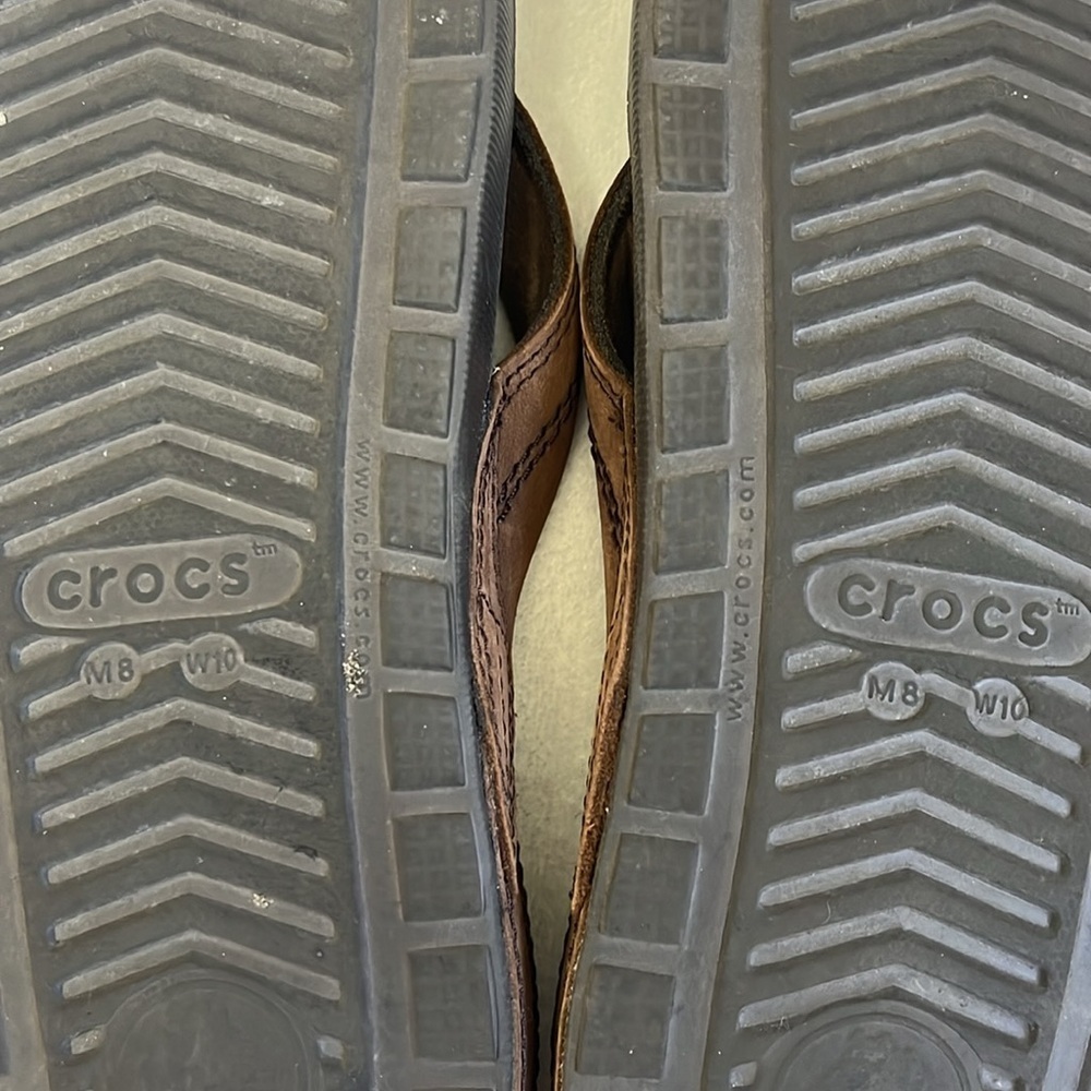 Crocs Men’s Brown Leather Yukon Flip Flops Size 8 - Picture 6 of 6
